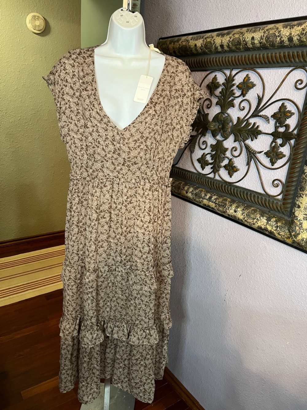 NWT Grade & Gather Sleeveless V-Neck Tiered Midi Dress in Taupe Floral Sz L